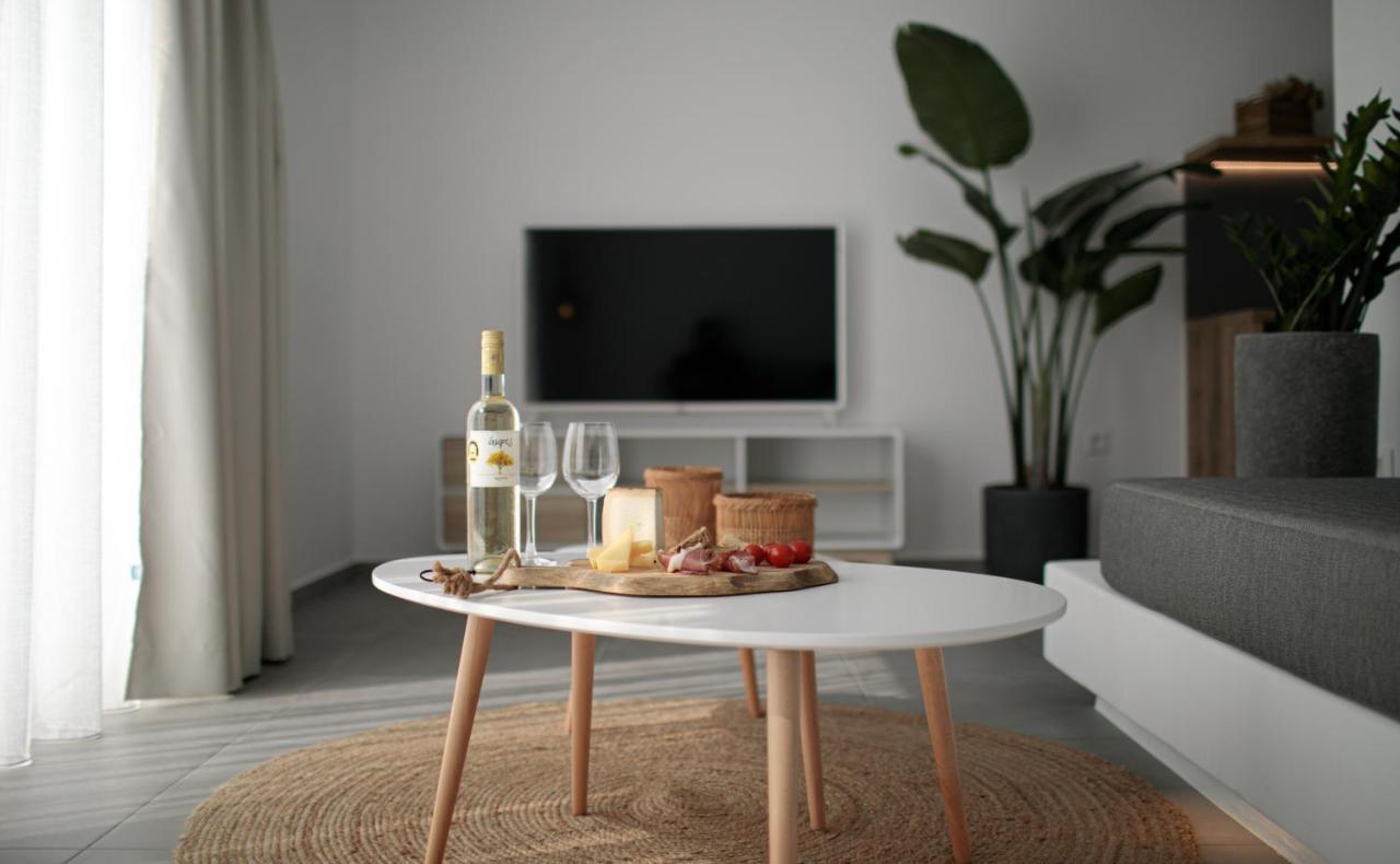 Seanfinity Beachfront Suites Mikri Vigla Zewnętrze zdjęcie